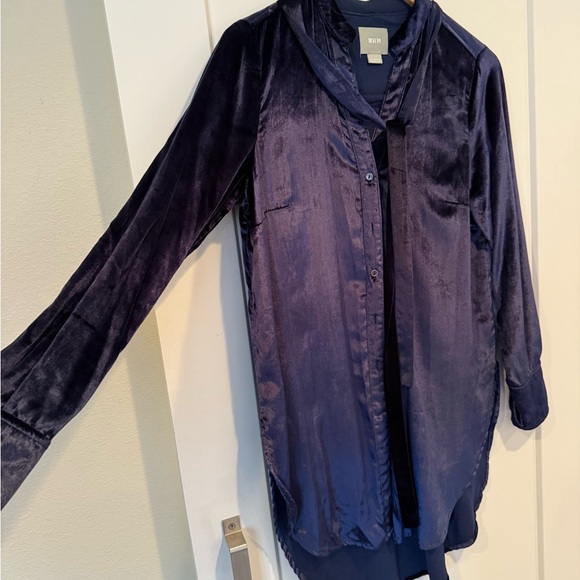 Maeve by Anthropologie velvet tunic in navy, size 4 - Picture 3 of 4